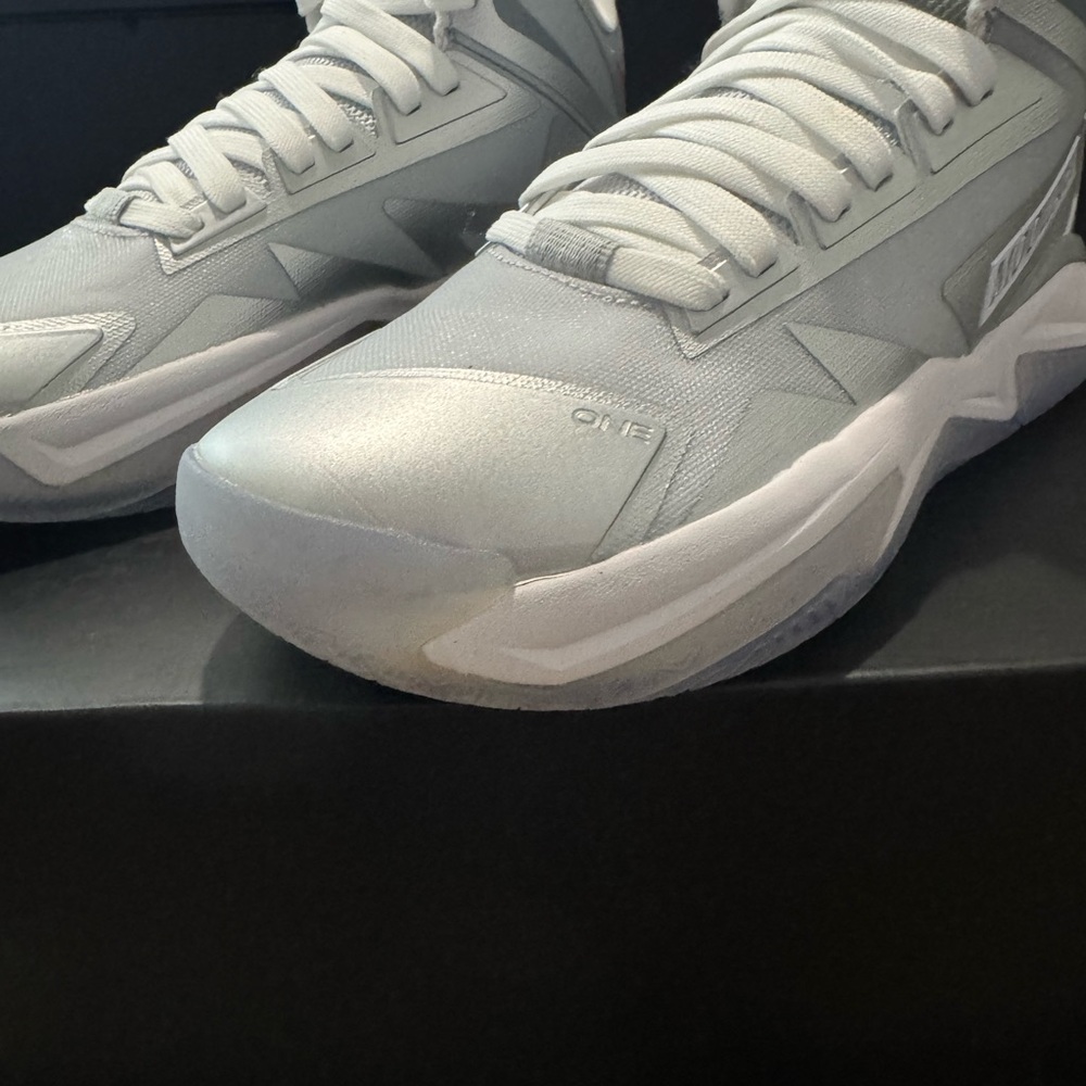 Moolah Women’s Basketball Shoes Size 7.5 - Picture 2 of 9